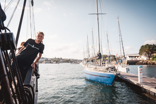 France, Bretagne, 2025-08. Departure from Douarnenez (French Brittany) bound for Amsterdam aboard the Grayhound, a replica of a 1776 customs ship. Photographs by Jonathan Cathala / Collectif DR. France, Bretagne, 2025-08. Départ de Douarnenez (Bretagne) direction Amsterdam pour le Grayhound, réplique d'un navire douanier de 1776. Photographies de Jonathan Cathala / Collectif DR.